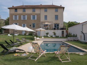 La Maison Des Mts d Or Bed and Breakfast 91